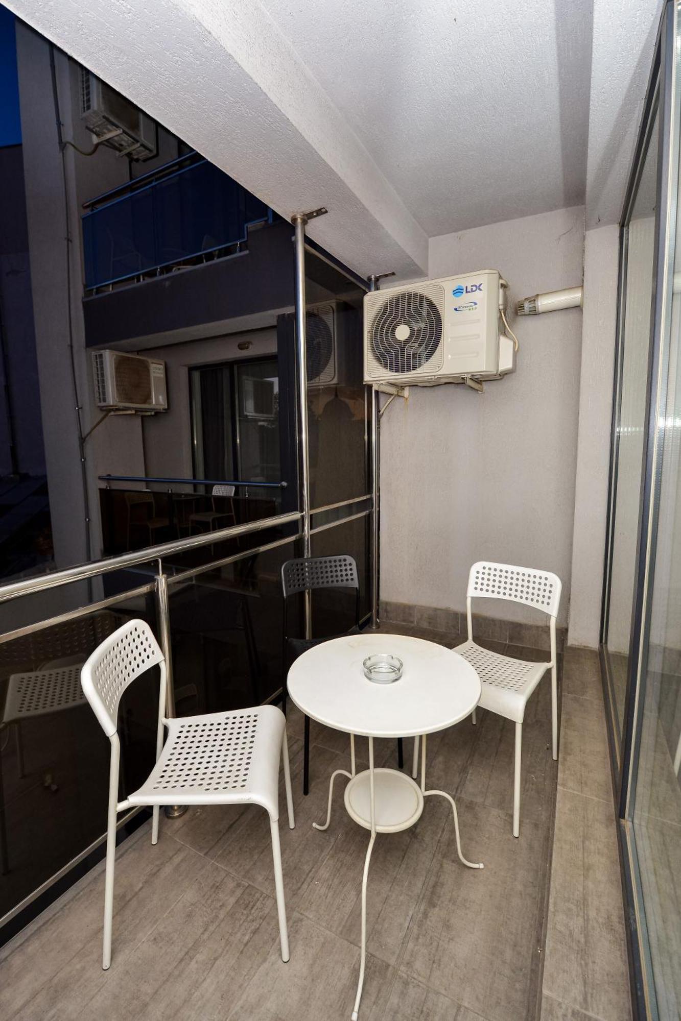 City Center Suite With Terrace Βουκουρέστι Εξωτερικό φωτογραφία